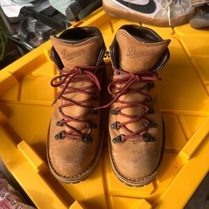 Danner Mountain Pass Leather Boots Cathay Spice Men's US 10 EE Goretex Vibram